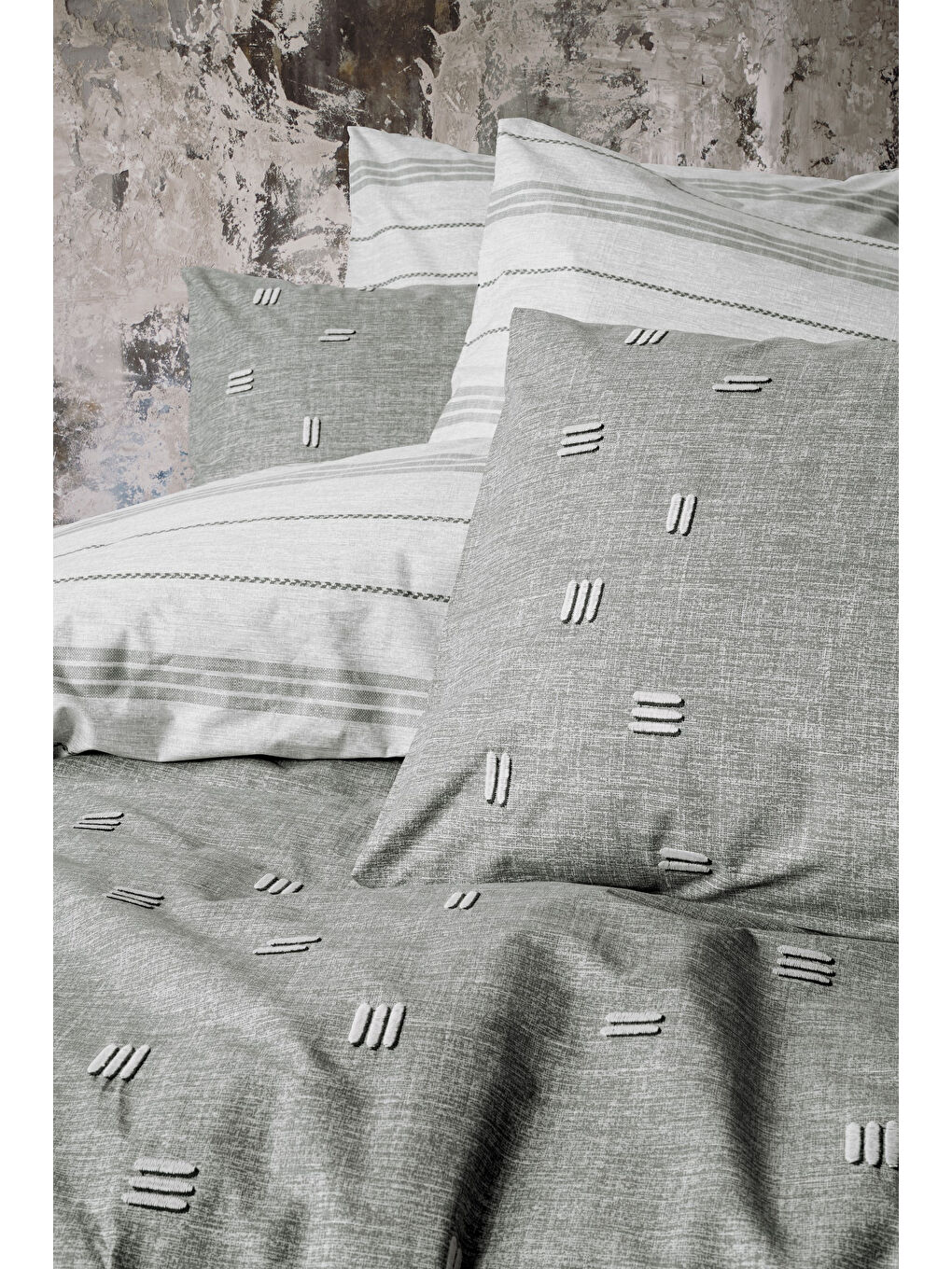 Karışık Pamuk Box Klein Nakışlı Çift Kişilik Nevresim Takımı Patara Gri-1