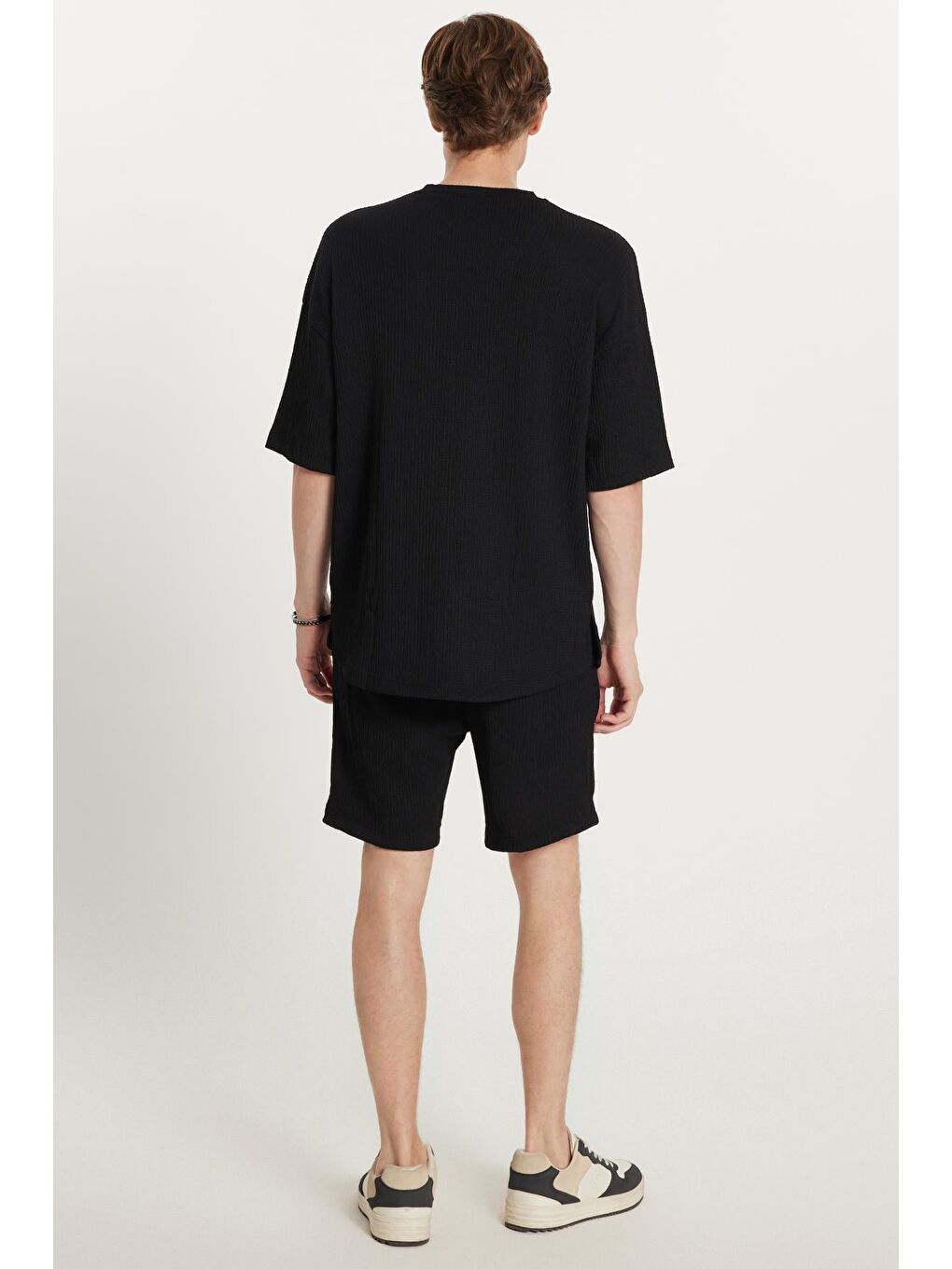 Erkek Oversize Geniş Kesim Bisiklet Yaka Gofre Kumaş Beli Bağcıklı Siyah Şort Takım-4