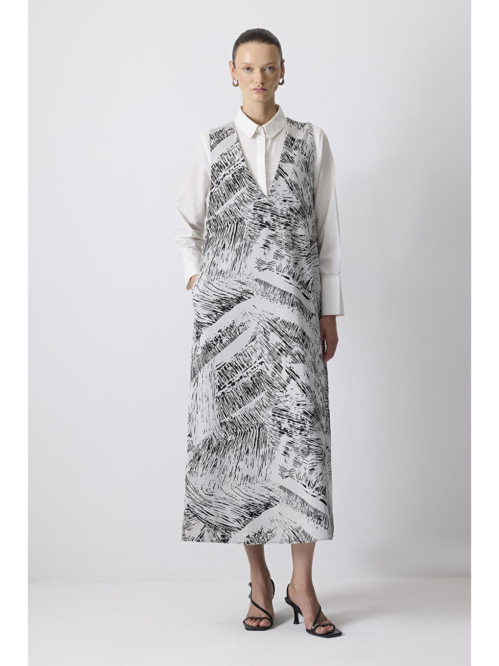 Siyah V Yaka Desenli Jile