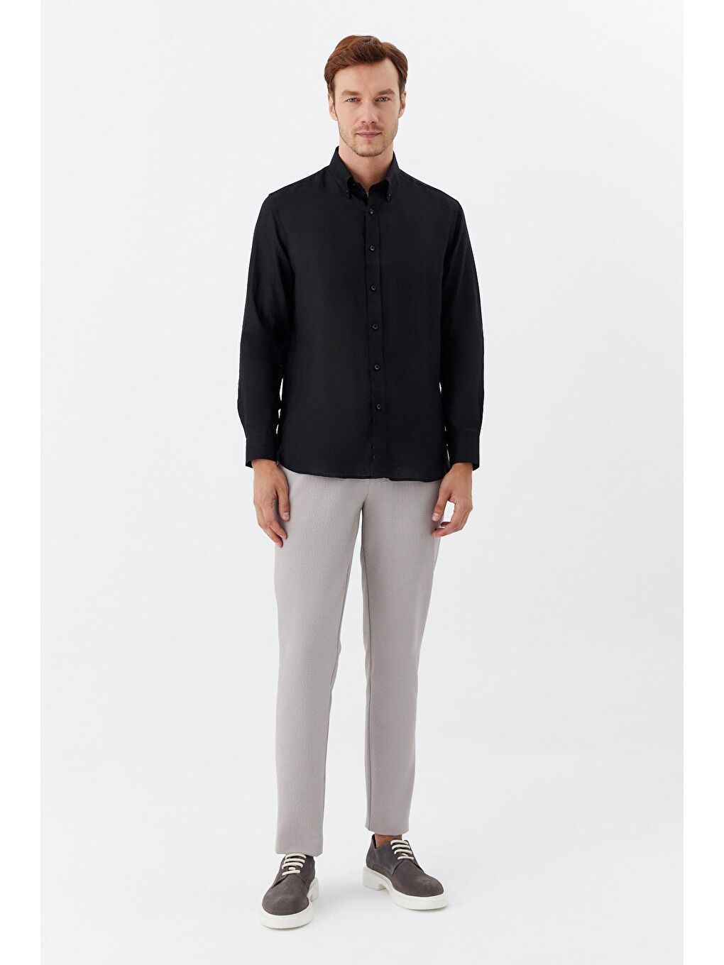 Erkek Siyah Uzun Kollu %100 Keten Regular Fit Düğmeli Yaka Gömlek-1