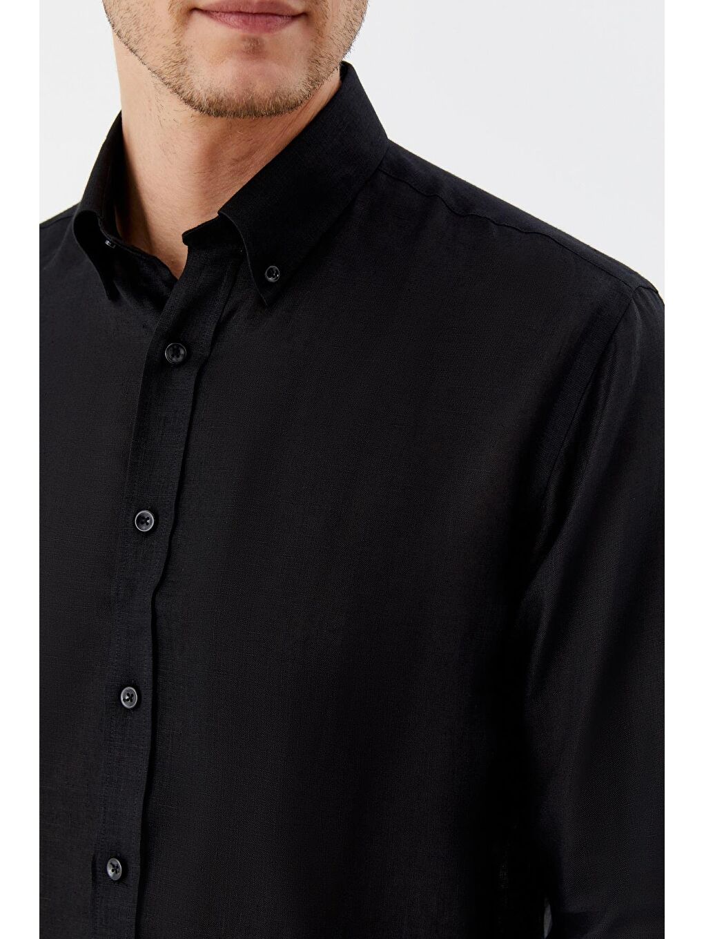 Erkek Siyah Uzun Kollu %100 Keten Regular Fit Düğmeli Yaka Gömlek-2