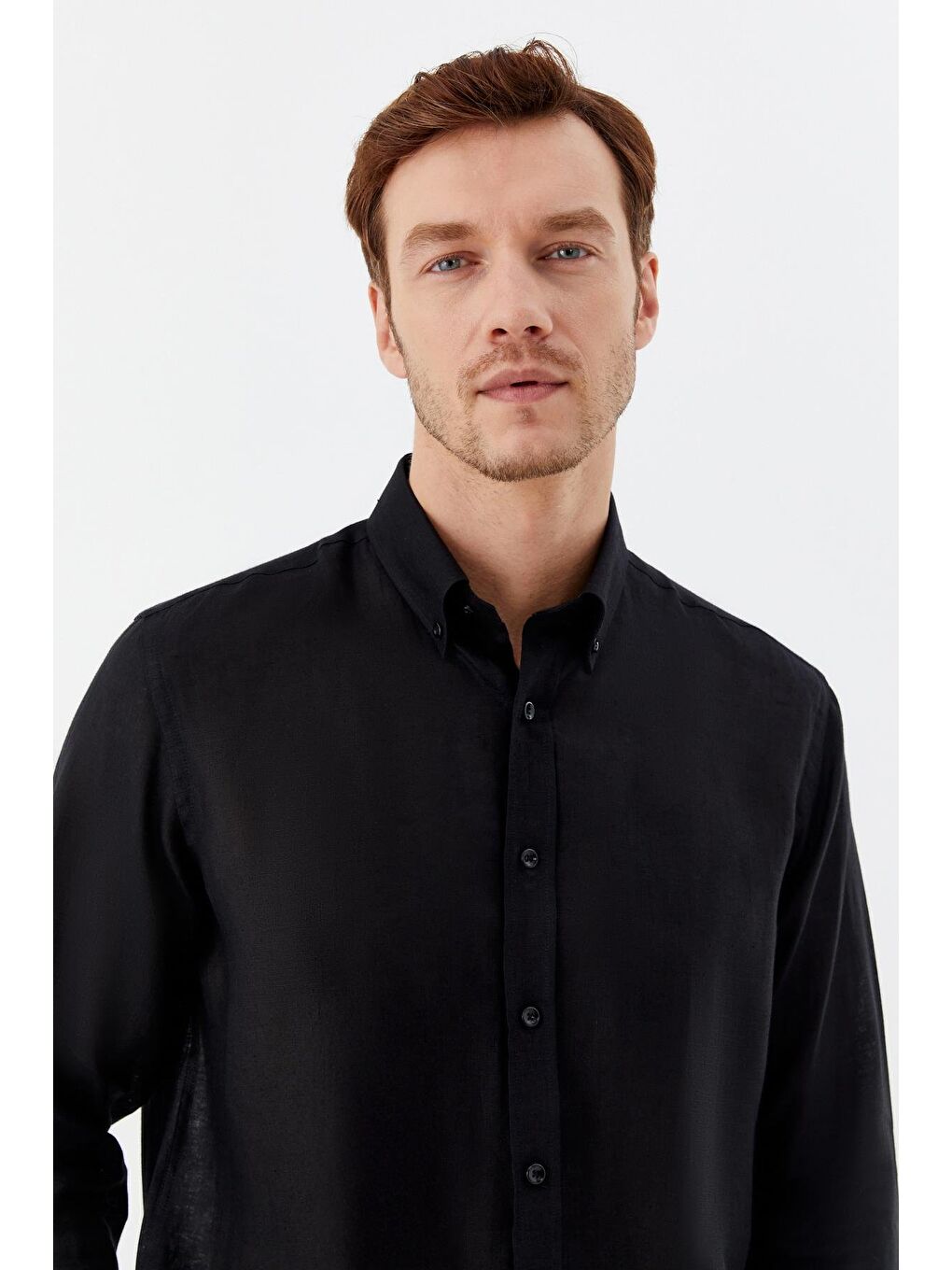 Erkek Siyah Uzun Kollu %100 Keten Regular Fit Düğmeli Yaka Gömlek-3