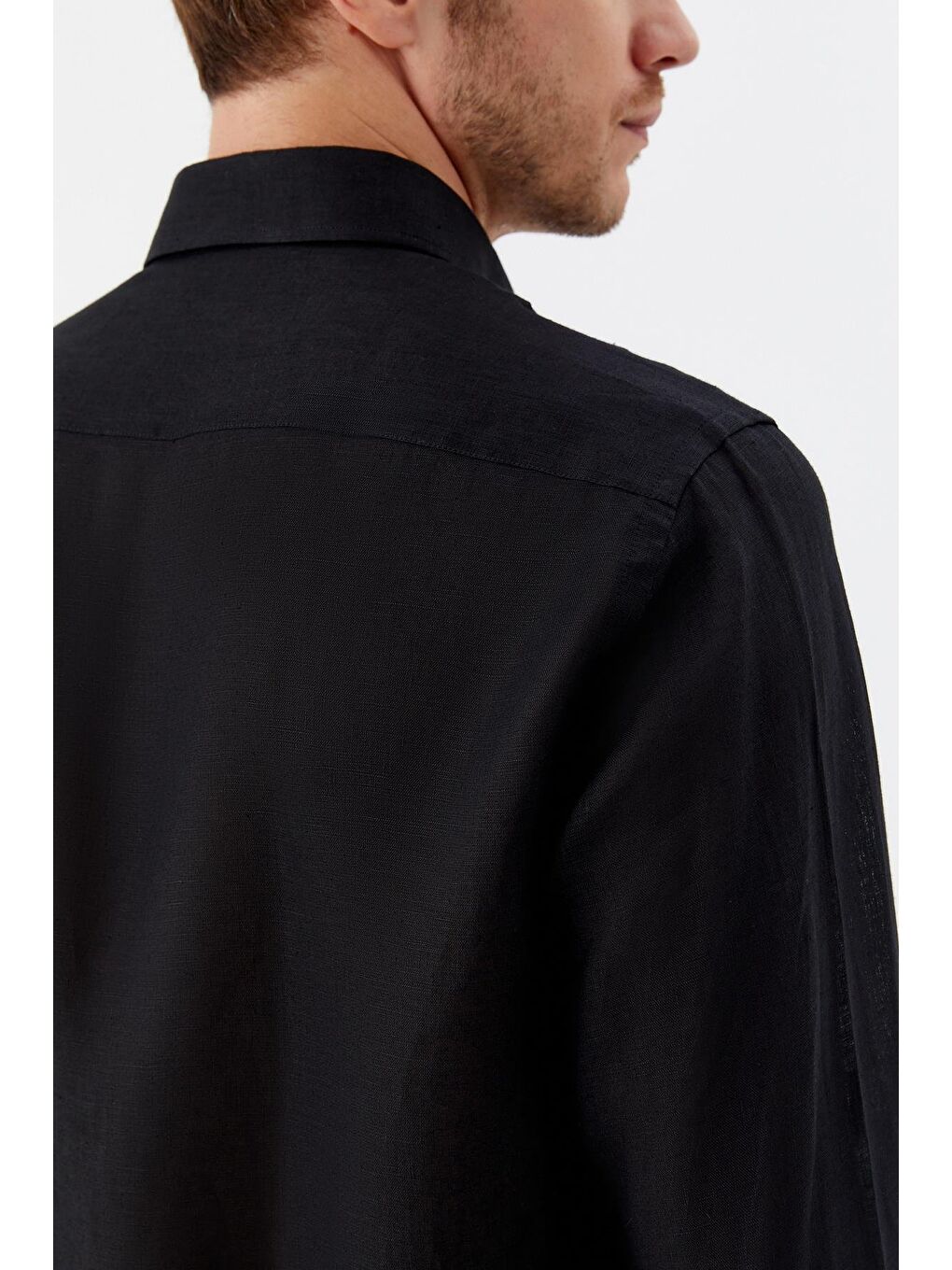 Erkek Siyah Uzun Kollu %100 Keten Regular Fit Düğmeli Yaka Gömlek-5