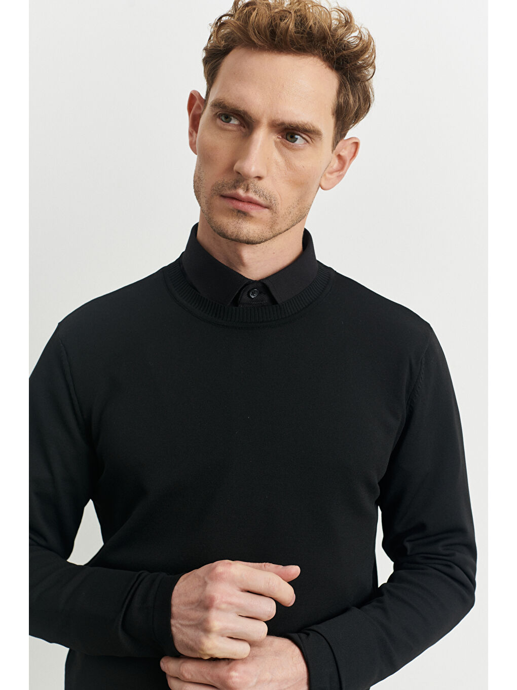 Erkek Siyah Standart Fit Normal Kesim Bisklet Yaka Triko Kazak-2
