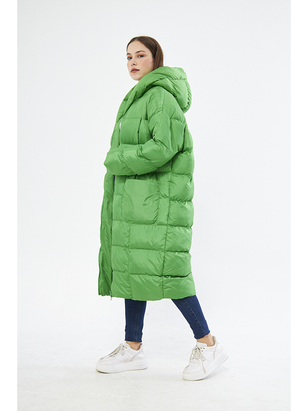 Yeşil Kadın Siyah Kapüşonlu Uzun Oversize Şişme Mont