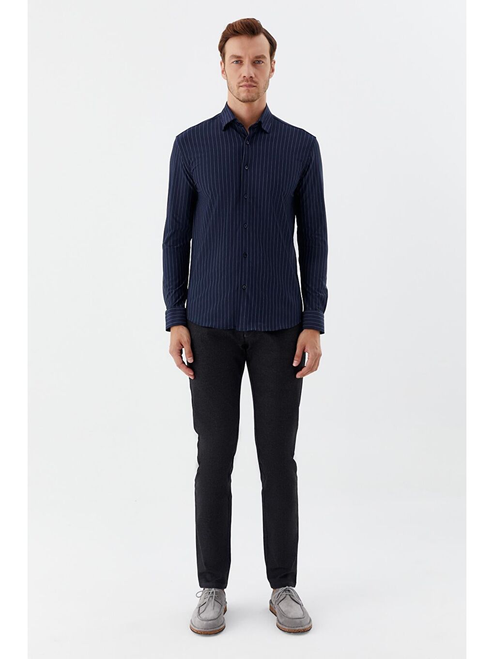 Klasik Yaka Çizgili Erkek Gömlek Lacivert-Beyaz-1
