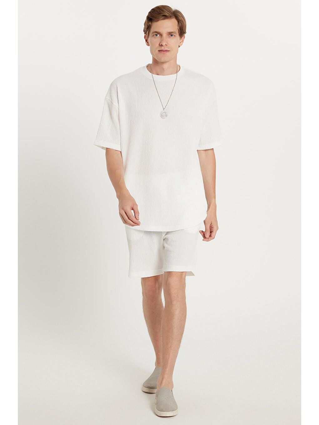 Erkek Oversize Geniş Kesim Bisiklet Yaka Gofre Kumaş Beli Bağcıklı Beyaz Şort Takım