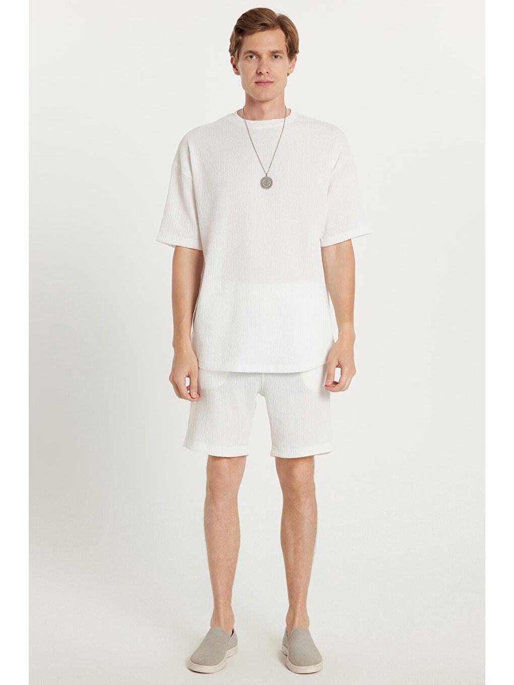 Erkek Oversize Geniş Kesim Bisiklet Yaka Gofre Kumaş Beli Bağcıklı Beyaz Şort Takım-3