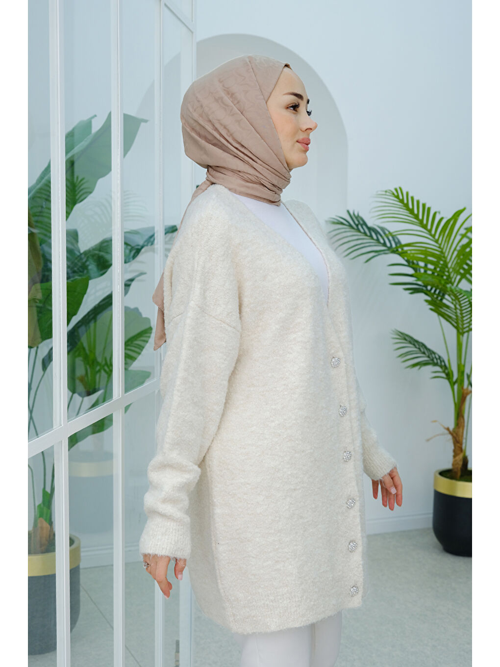 Çicek Düğme Detaylı Buklet Hırka Ekru-1