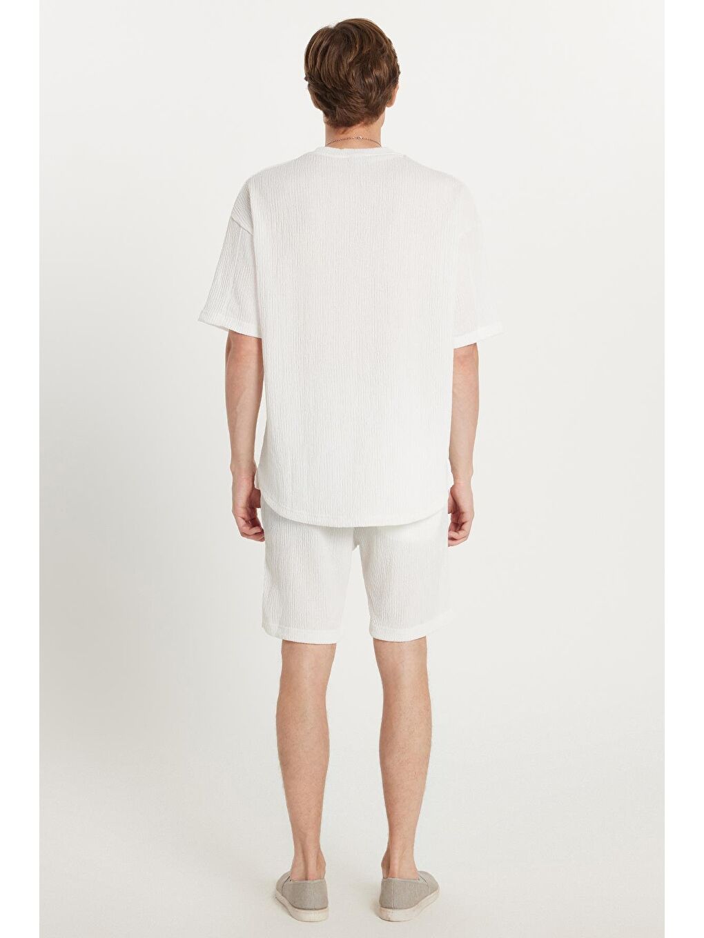 Erkek Oversize Geniş Kesim Bisiklet Yaka Gofre Kumaş Beli Bağcıklı Beyaz Şort Takım-4