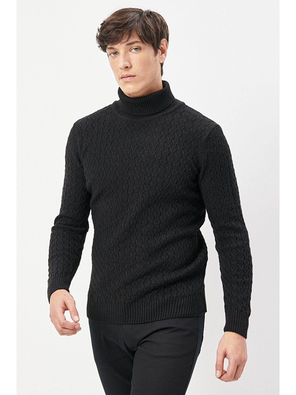 Erkek Siyah Standart Fit Normal Kesim Tam Balıkçı Yaka Armürlü Triko