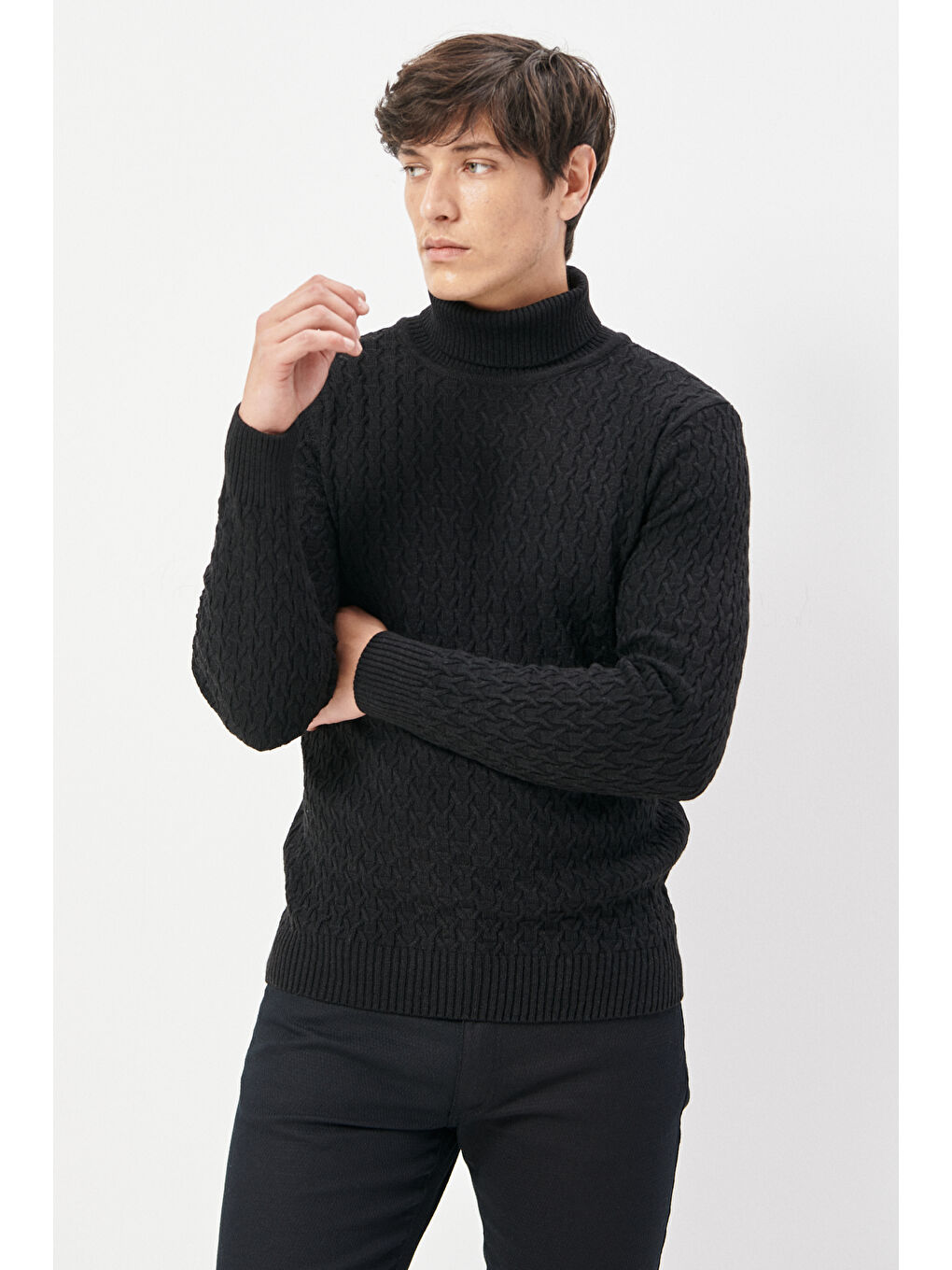 Erkek Siyah Standart Fit Normal Kesim Tam Balıkçı Yaka Armürlü Triko-1