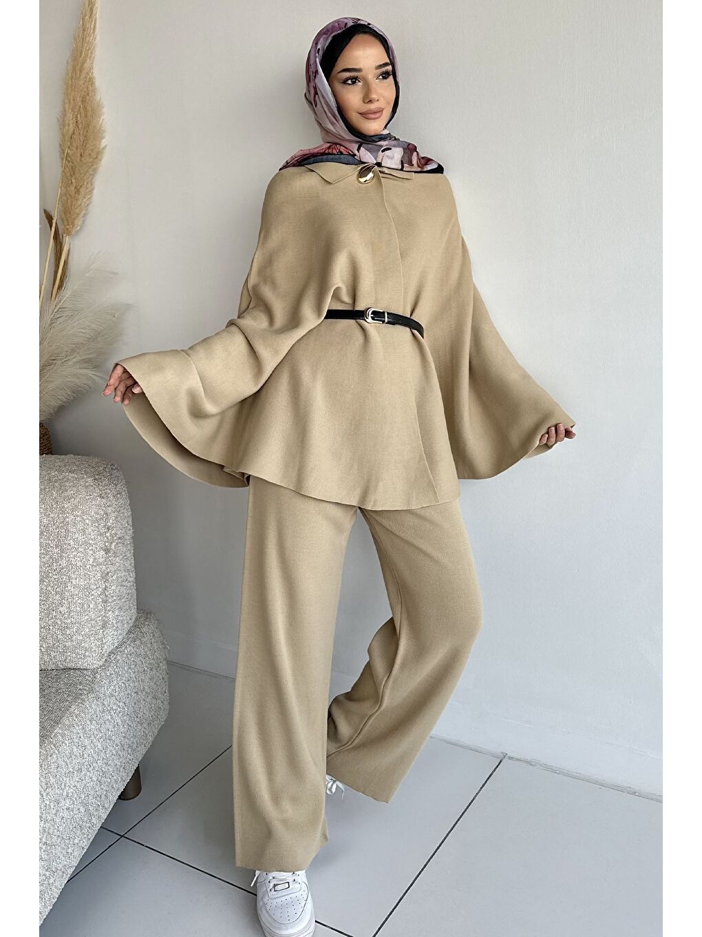 Bej Gülseli Kadın Gold Düğmeli Kemer Detaylı Triko Panço Pantolon Tesettür İkili Takım