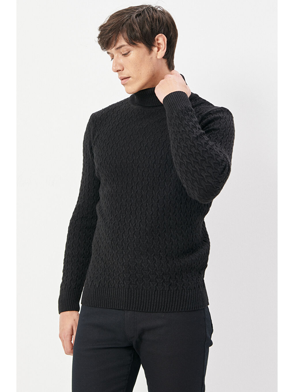 Erkek Siyah Standart Fit Normal Kesim Tam Balıkçı Yaka Armürlü Triko-3