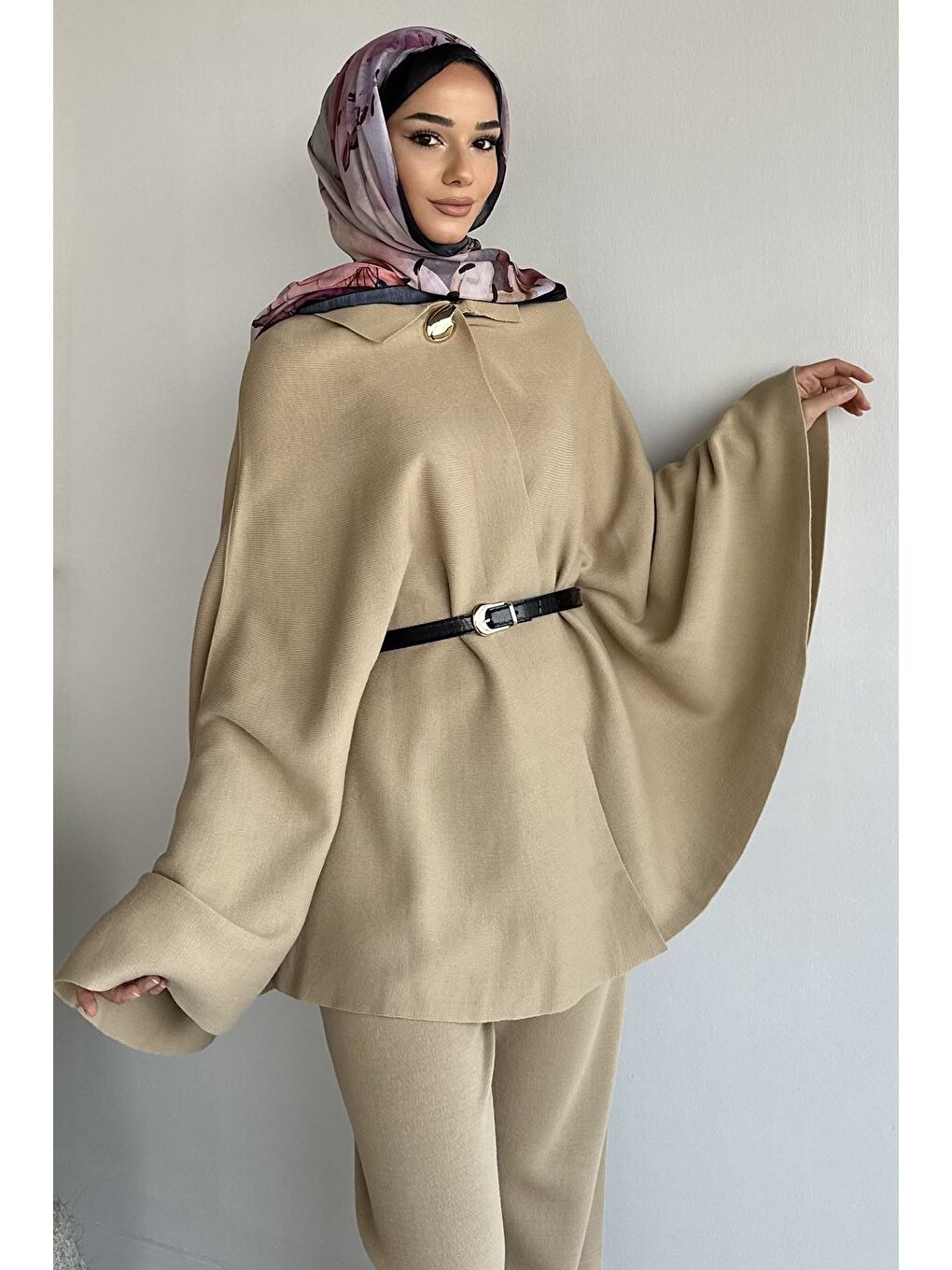 Bej Gülseli Kadın Gold Düğmeli Kemer Detaylı Triko Panço Pantolon Tesettür İkili Takım-3