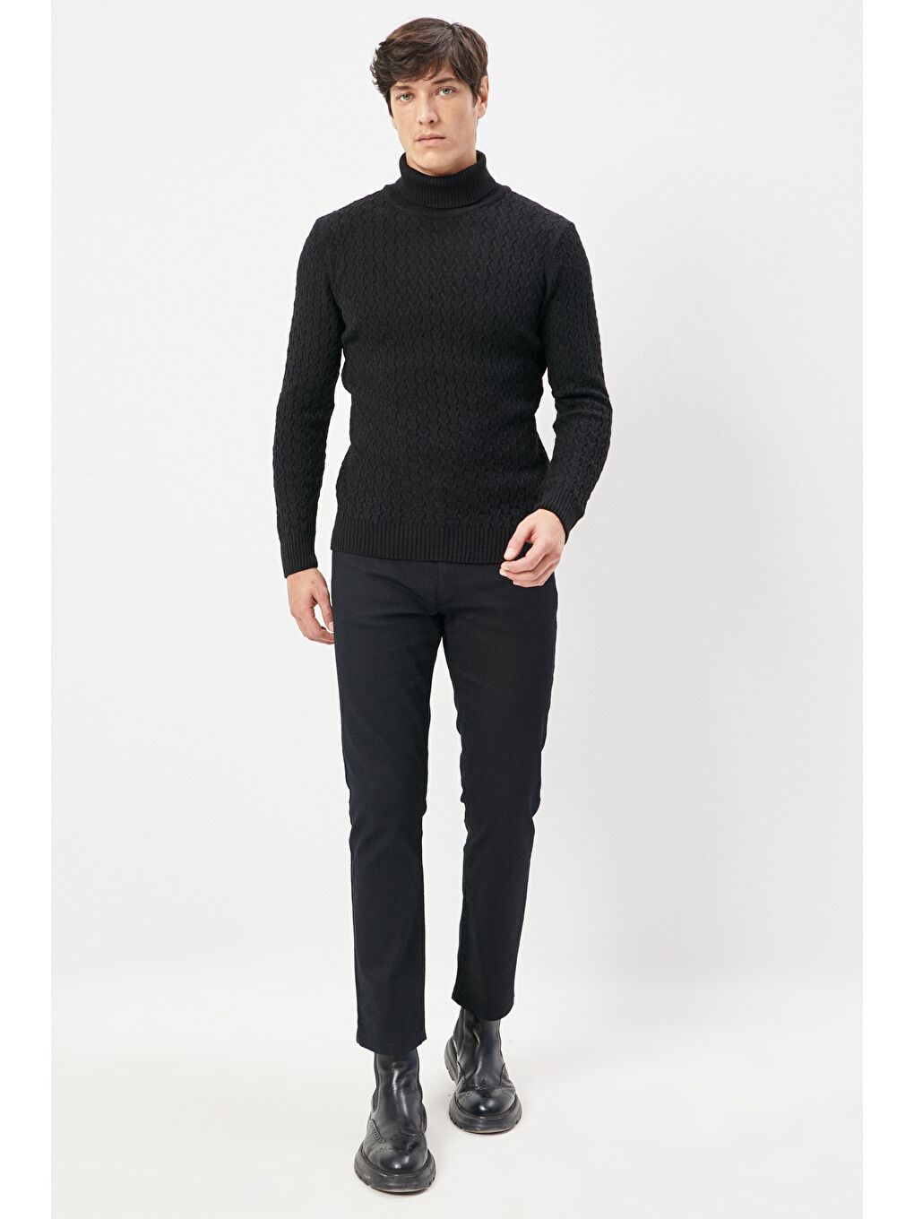 Erkek Siyah Standart Fit Normal Kesim Tam Balıkçı Yaka Armürlü Triko-5