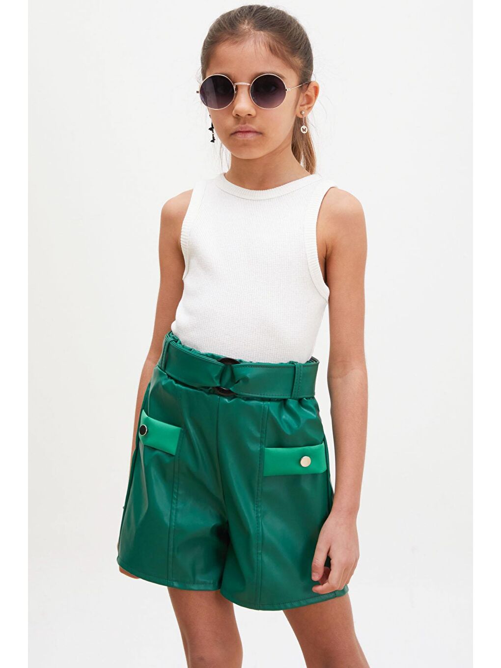 Yeşil Kemerli Ön Cepli Kız Çocuk Deri Şort-2