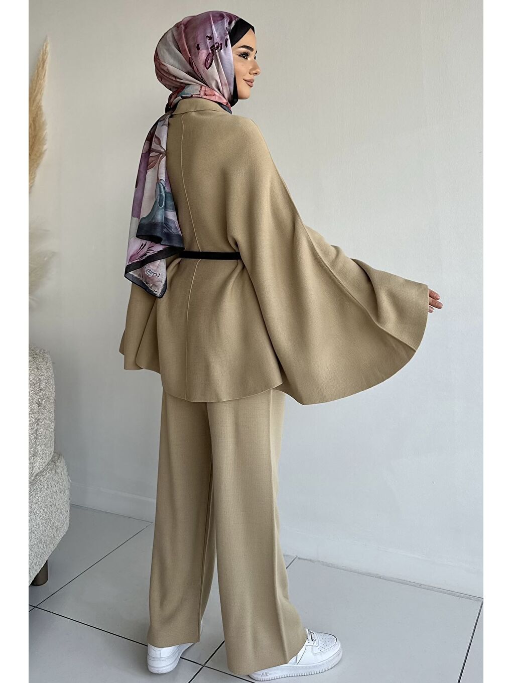 Bej Gülseli Kadın Gold Düğmeli Kemer Detaylı Triko Panço Pantolon Tesettür İkili Takım-4