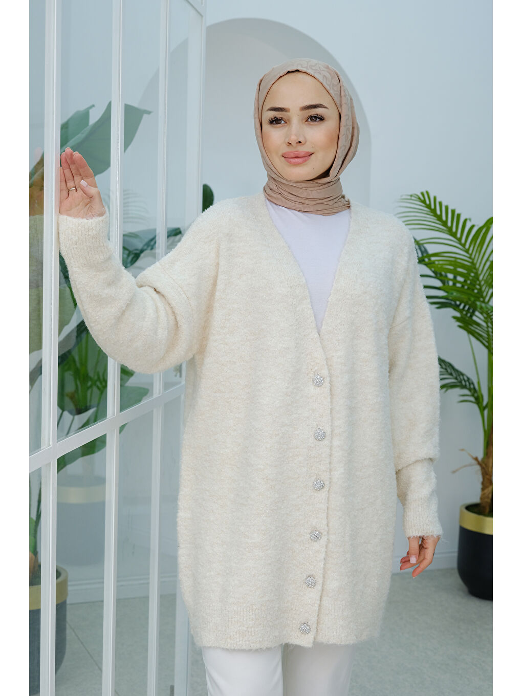 Çicek Düğme Detaylı Buklet Hırka Ekru-2