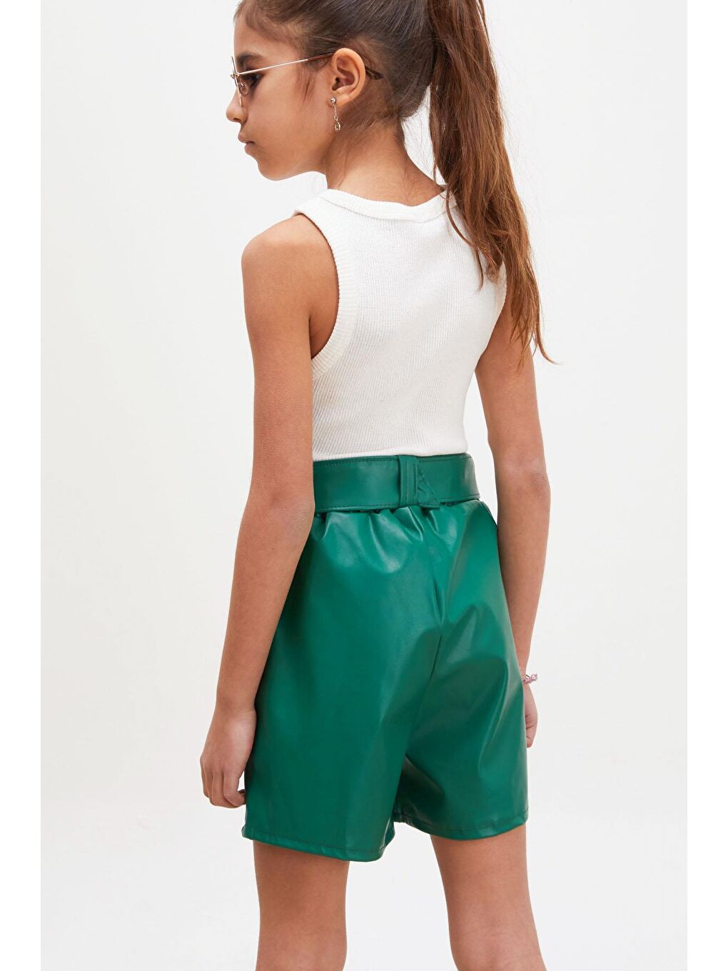 Yeşil Kemerli Ön Cepli Kız Çocuk Deri Şort-4