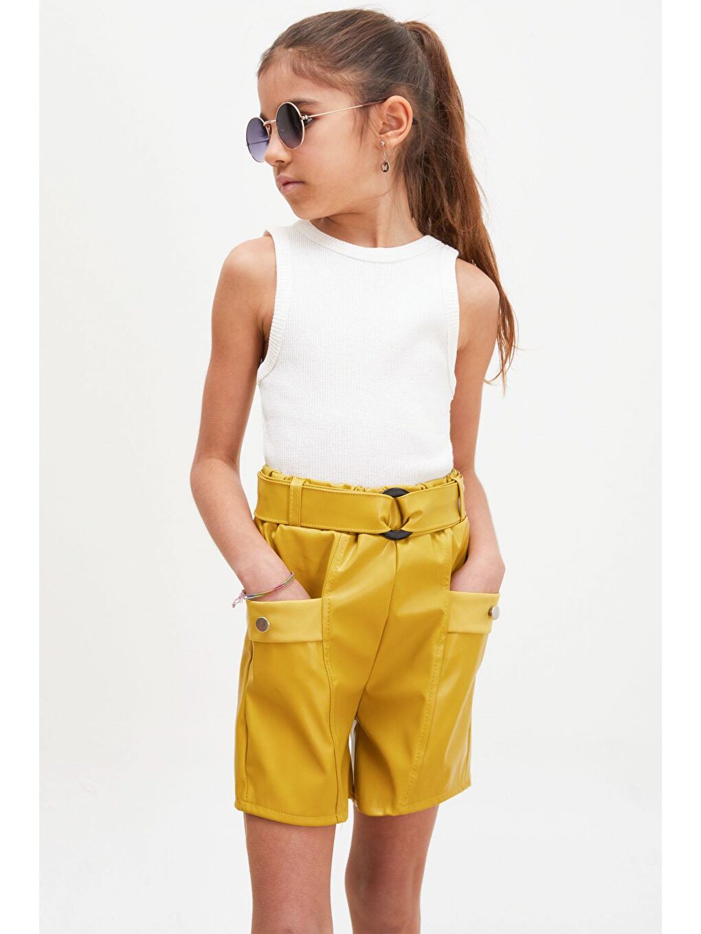 Sarı Hardal Kemerli Ön Cepli Kız Çocuk Deri Şort-1
