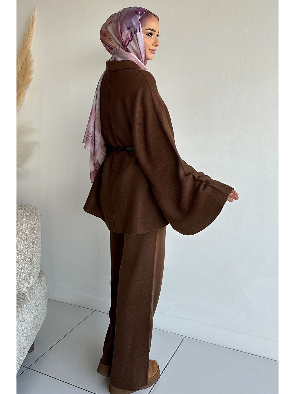 Kahverengi Gülseli Kadın Gold Düğmeli Kemer Detaylı Triko Panço Pantolon Tesettür İkili Takım-5