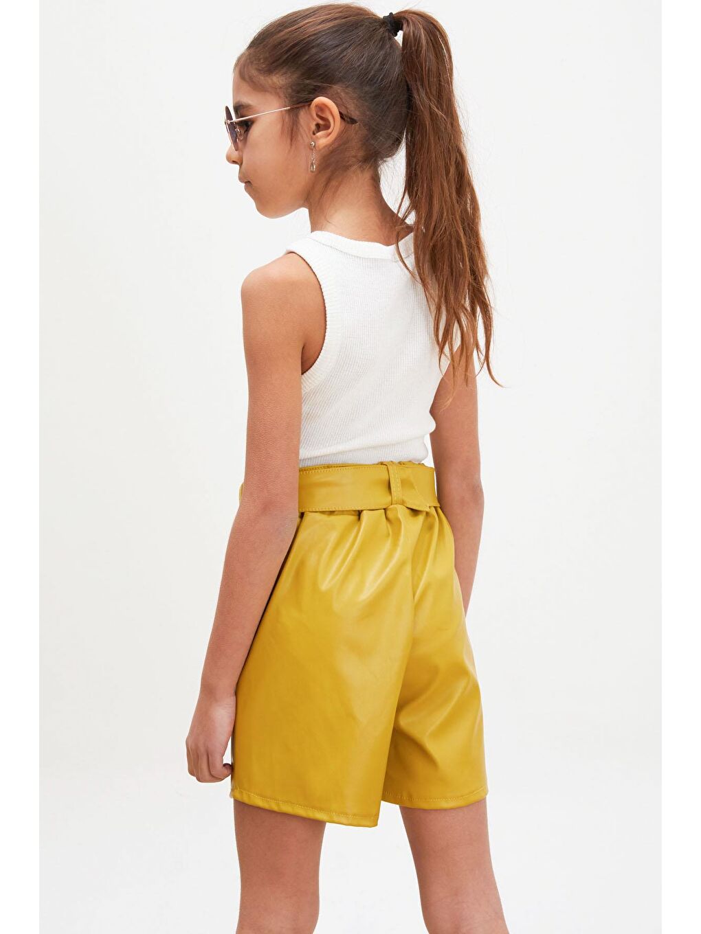 Sarı Hardal Kemerli Ön Cepli Kız Çocuk Deri Şort-4