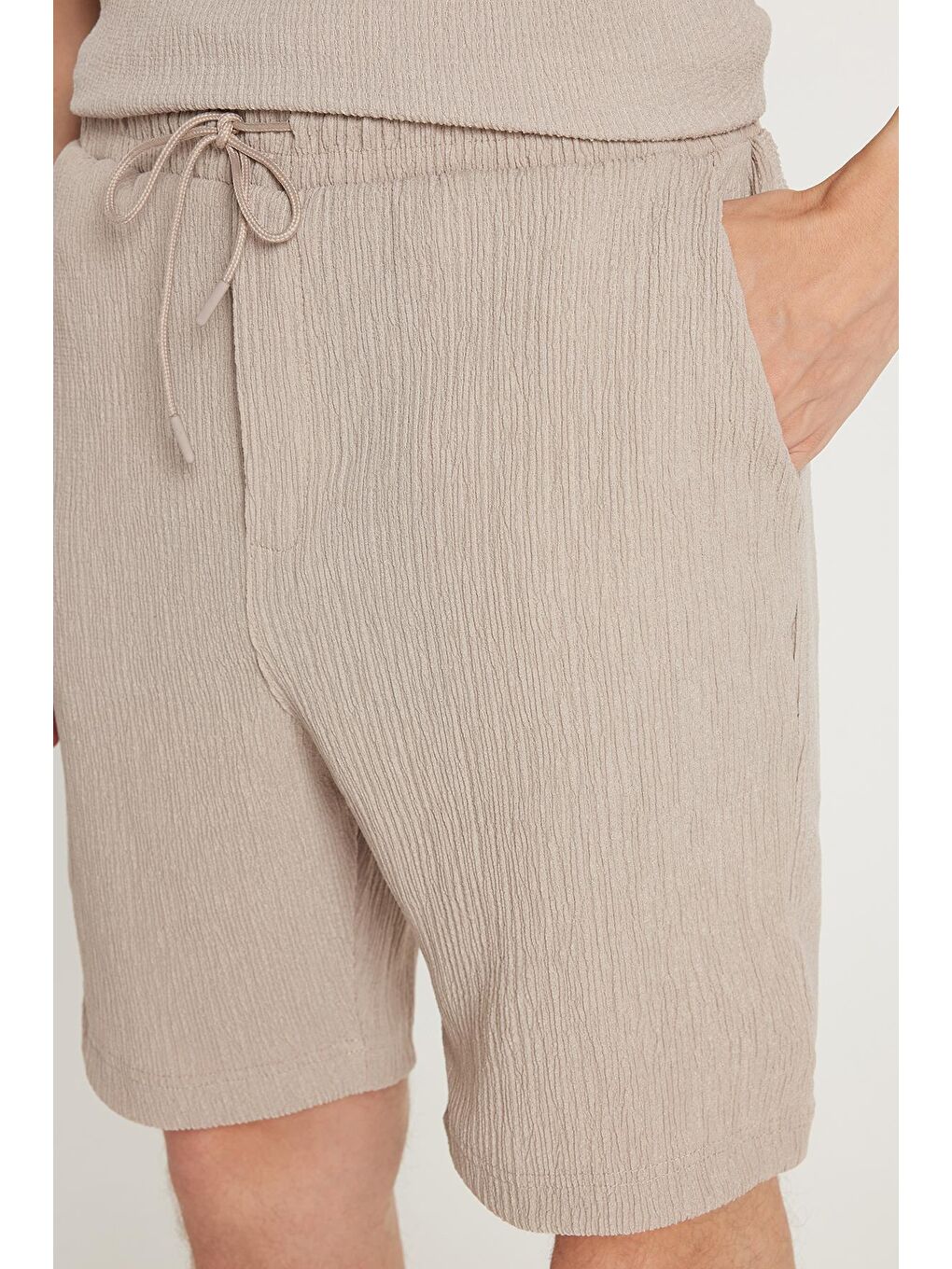 Bej Erkek Oversize Geniş Kesim Bisiklet Yaka Gofre Kumaş Beli Bağcıklı Taş Renk Şort Takım-2