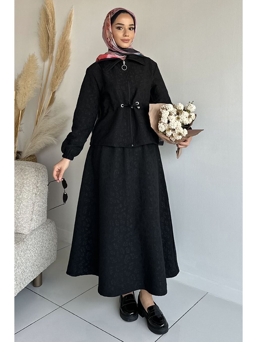Siyah Kendinden Desenli Ceket Bel Lastikli Etek Tesettür İkili Takım