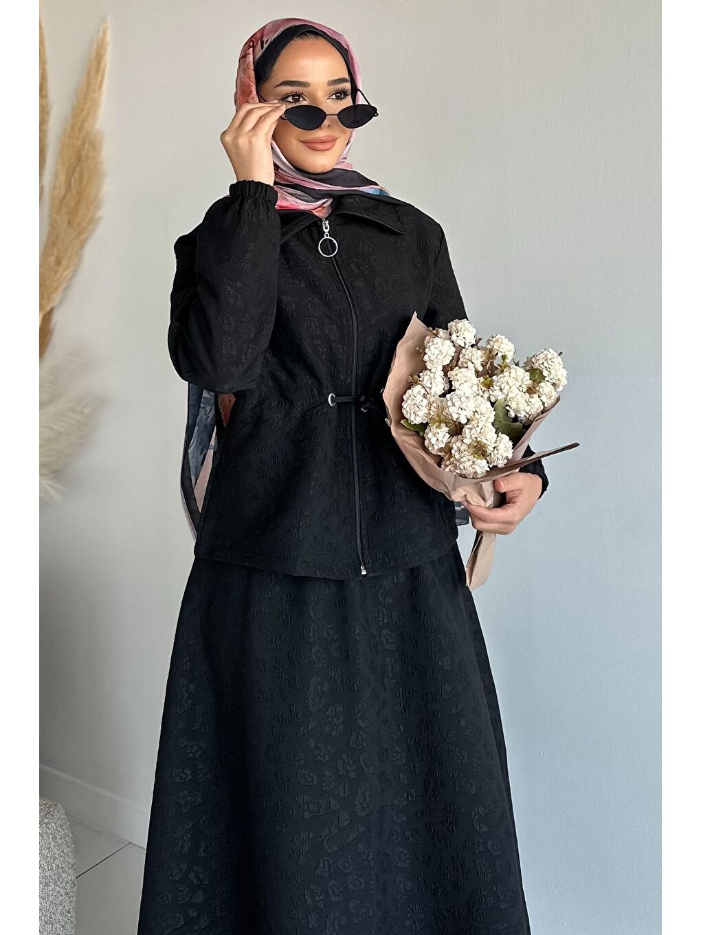 Siyah Kendinden Desenli Ceket Bel Lastikli Etek Tesettür İkili Takım-3