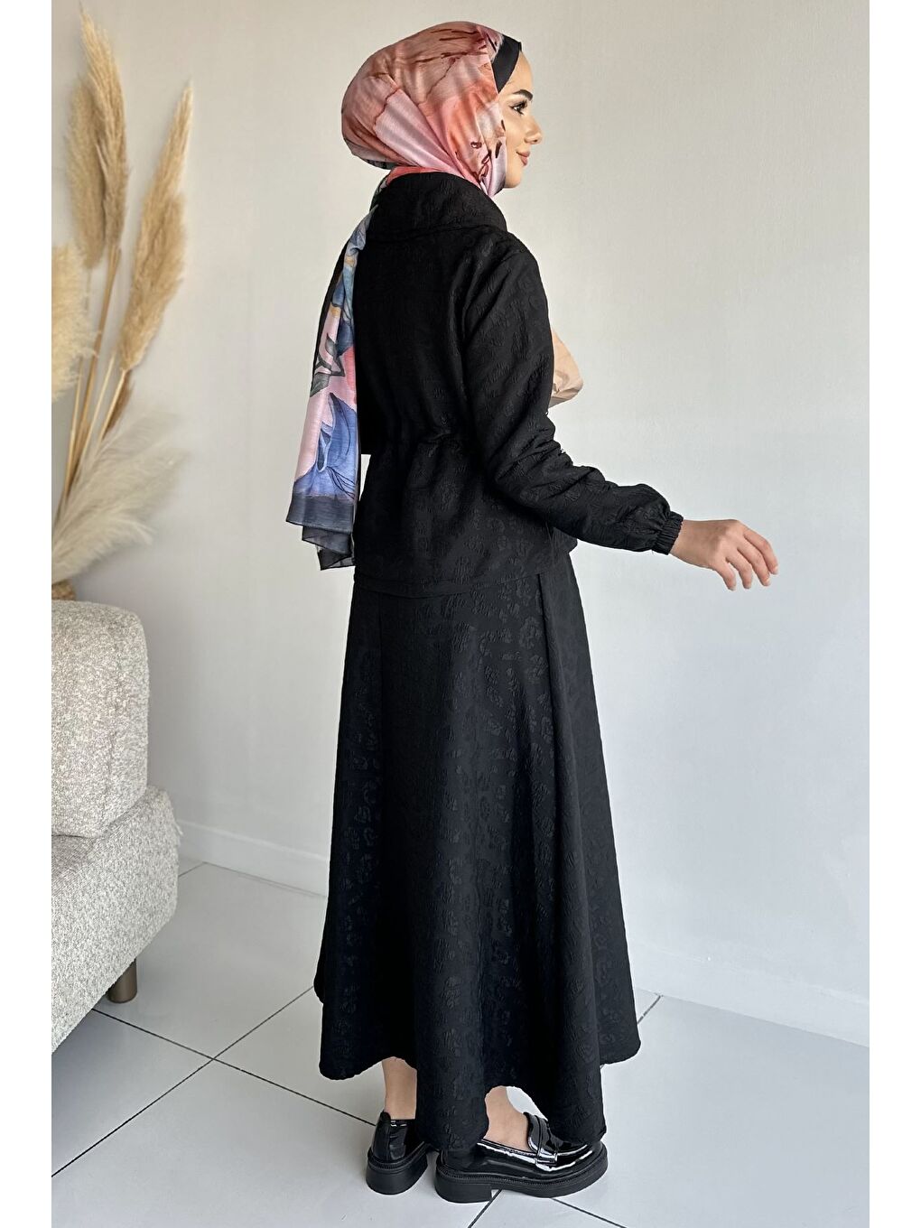 Siyah Kendinden Desenli Ceket Bel Lastikli Etek Tesettür İkili Takım-5