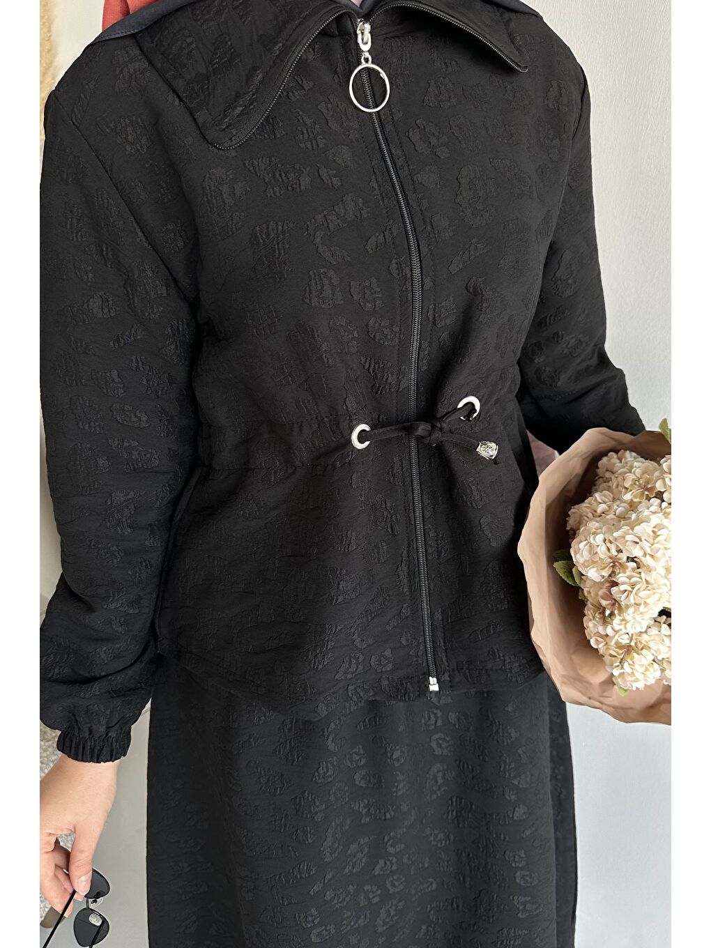 Siyah Kendinden Desenli Ceket Bel Lastikli Etek Tesettür İkili Takım-6