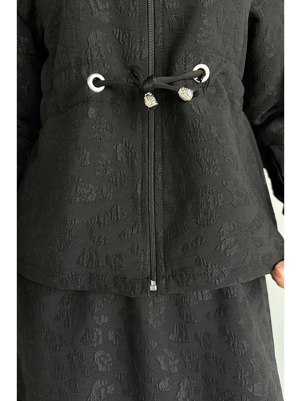 Siyah Kendinden Desenli Ceket Bel Lastikli Etek Tesettür İkili Takım-8