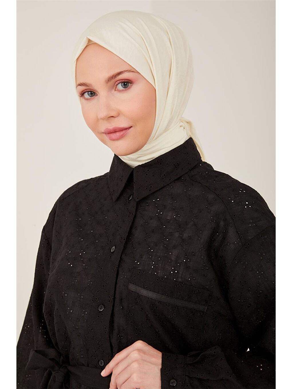 Siyah Cepli Brode Tunik 23Y4444-2