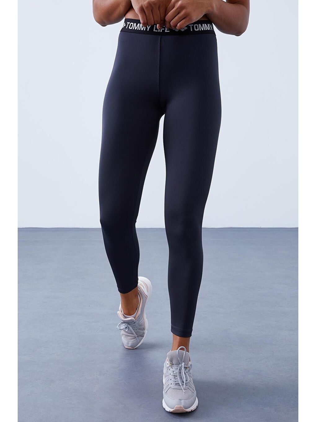 Antrasit Yüksek Bel Yazı Kemerli Slim Fit Dar Paça Kadın Tayt - 94546-3