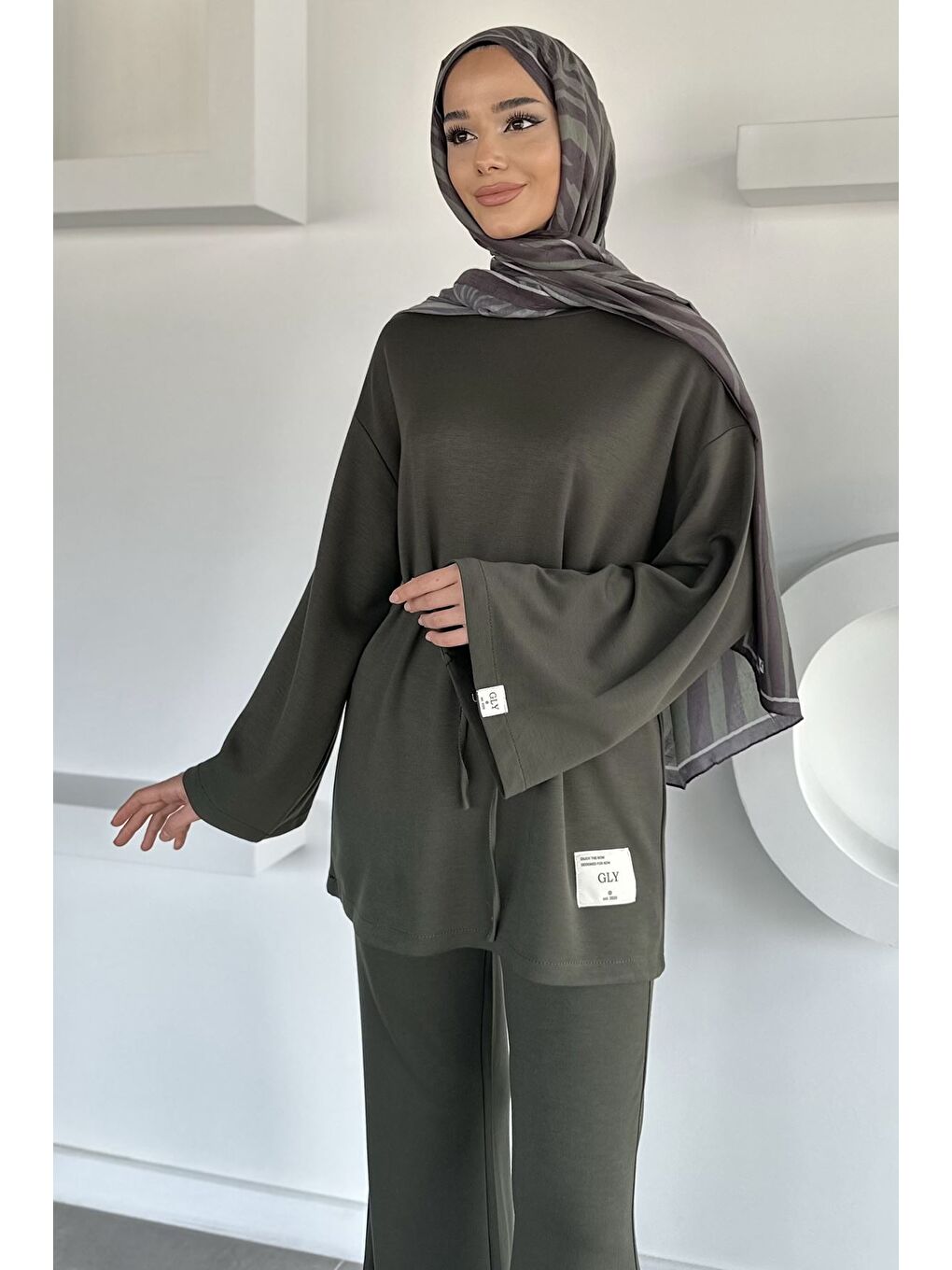 Haki Amblem Detaylı Tunik Bel Lastikli Pantolon Tesettür İkili Takım-4