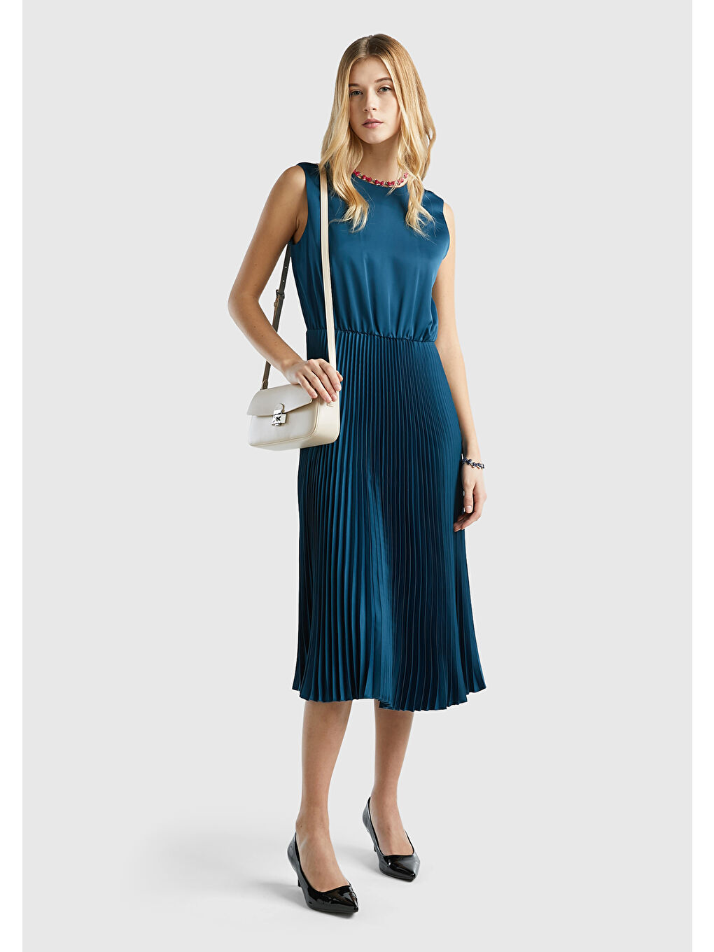 Kadın Petrol Mavisi Önü Detaylı Sıfır Kol Bisiklet Yaka Uzun Elbise-4