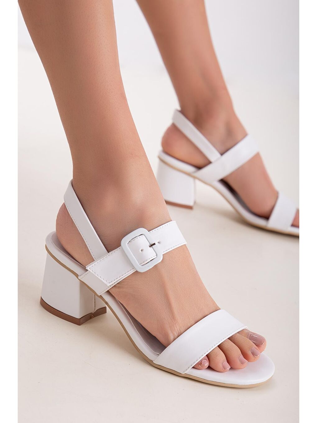 Beyaz D2023   Kadın Klasik Topuklu Ayakkabı-1