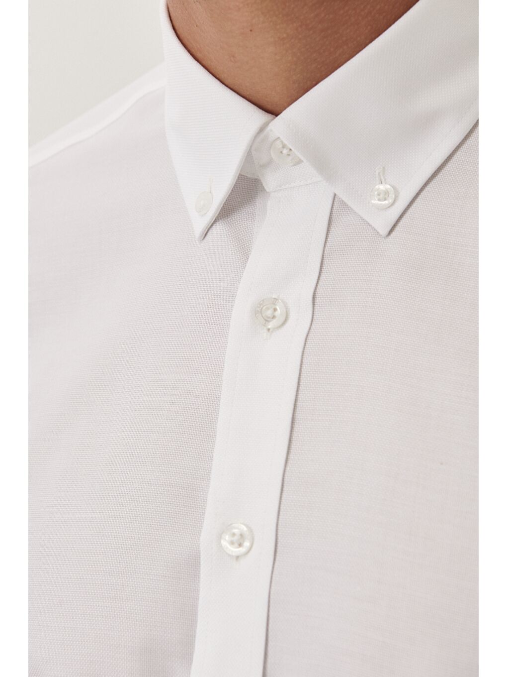 Erkek Beyaz Ütü Gerektirmeyen Taılored Slim Fit Dar Kesim Düğmeli Yaka %100 Pamuk Gömlek-2