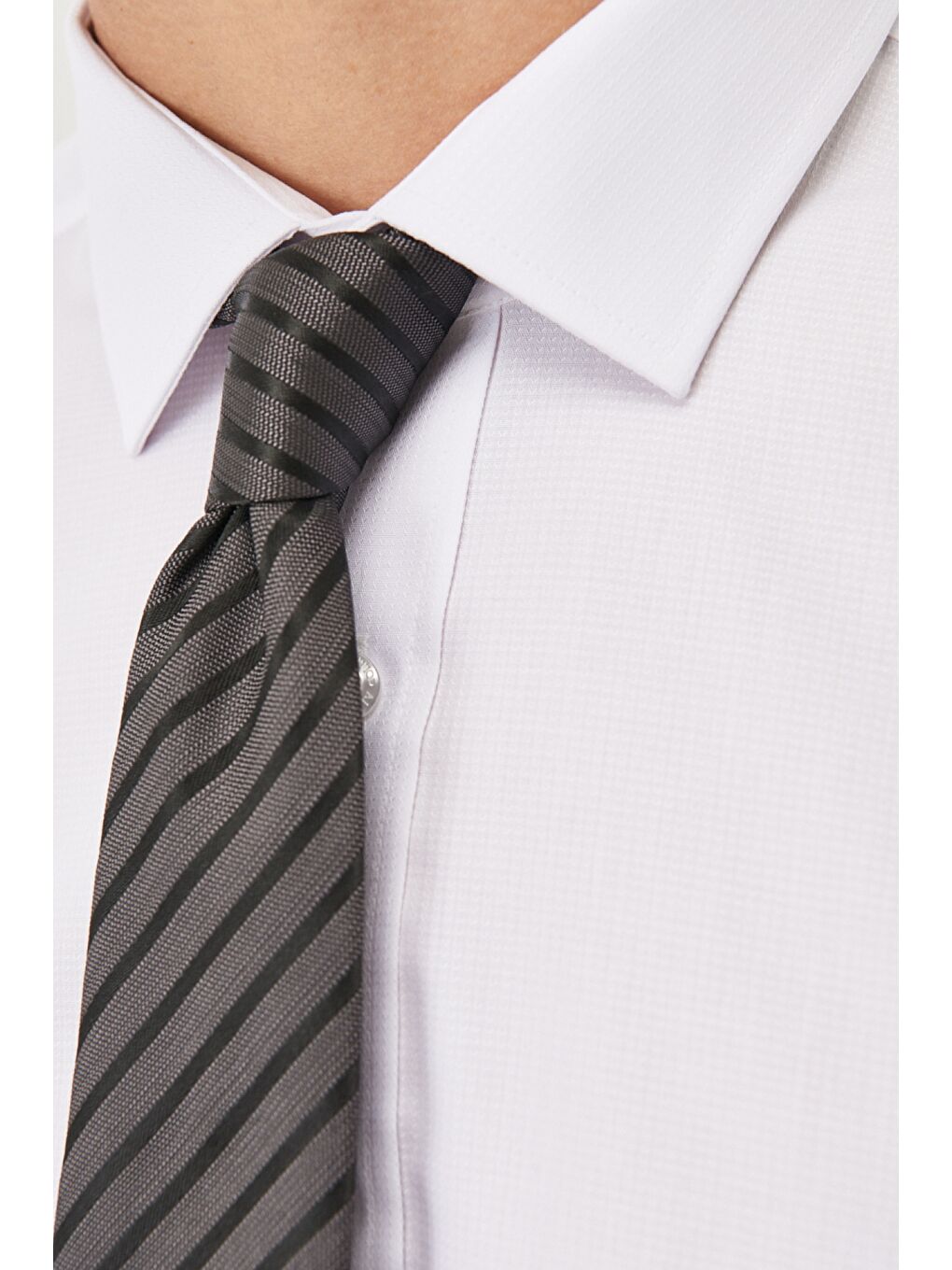 Erkek Beyaz Ütü Gerektirmeyen Taılored Slim Fit Dar Kesim Klasik Yaka %100 Pamuk Armürlü Non-Iron G--2