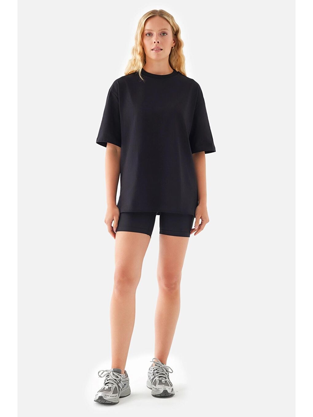 Serenity Oversize Siyah Tişört-1