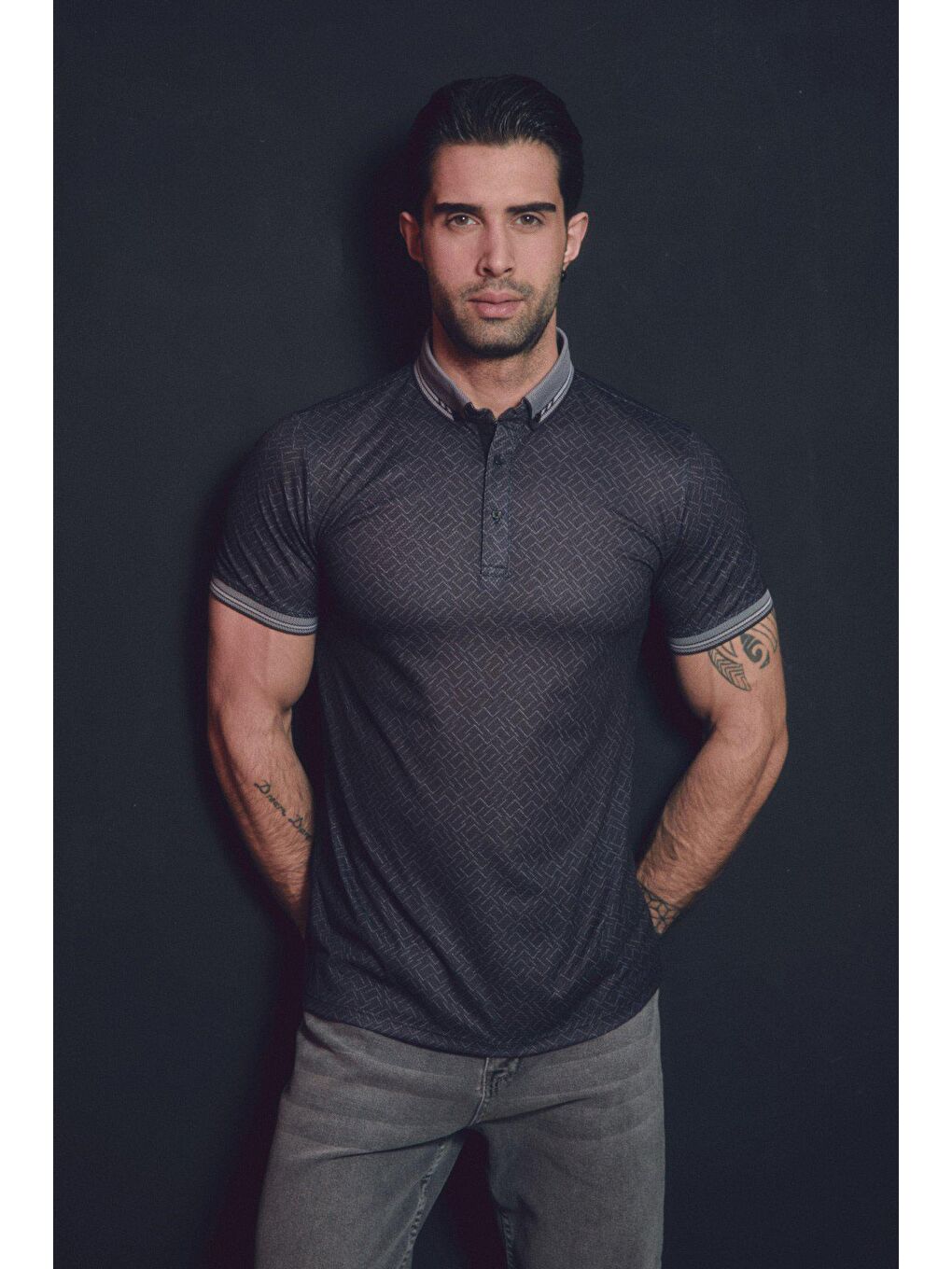 Siyah Baskılı Polo Yaka Tişört-1