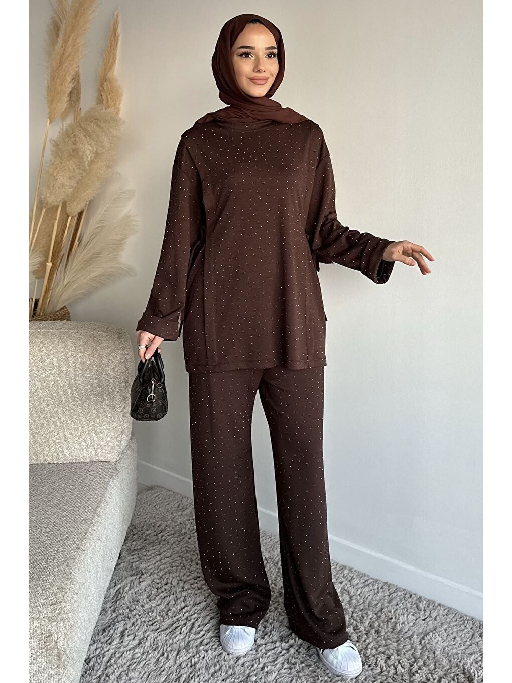Kahverengi Bisiklet Yaka Yan Bağlamalı Taşlı Tesettür Tunik Bel Lastikli Pantolon İkili Takım