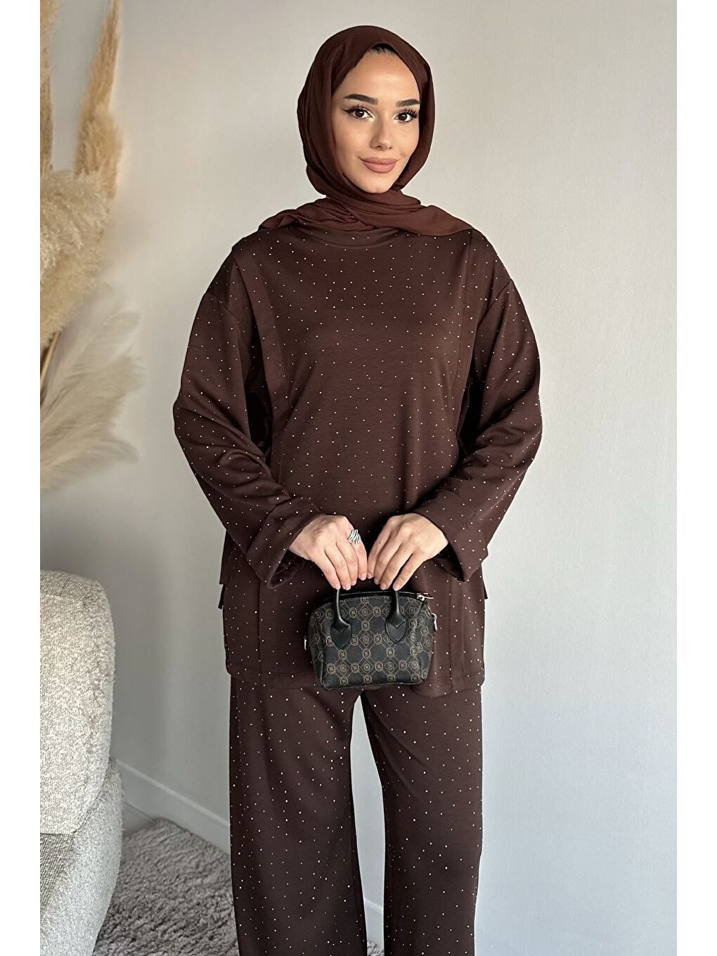 Kahverengi Bisiklet Yaka Yan Bağlamalı Taşlı Tesettür Tunik Bel Lastikli Pantolon İkili Takım-3