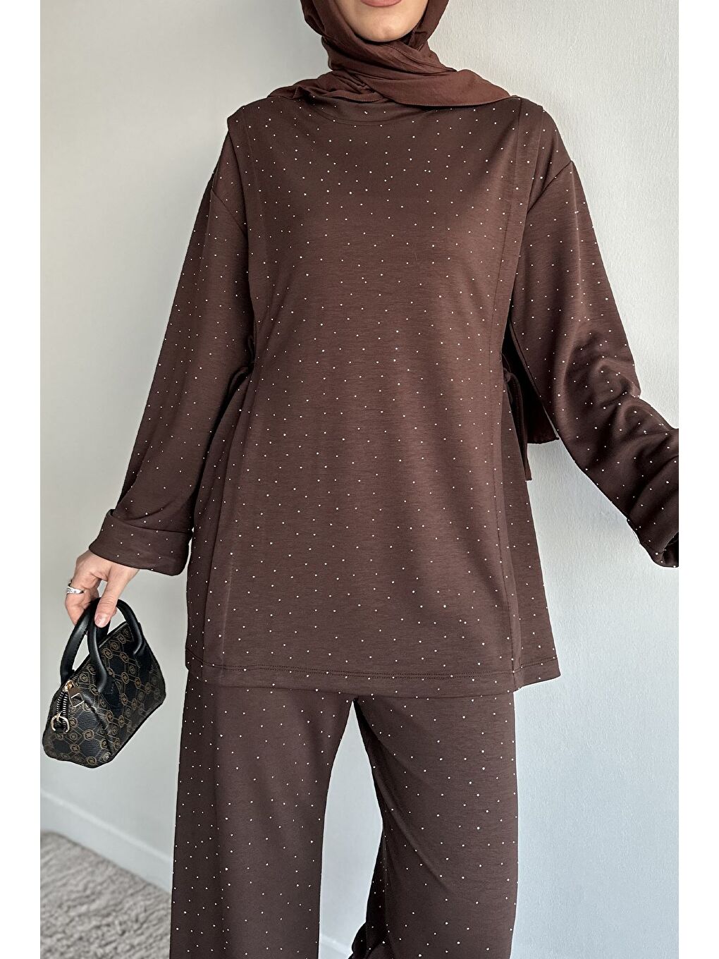 Kahverengi Bisiklet Yaka Yan Bağlamalı Taşlı Tesettür Tunik Bel Lastikli Pantolon İkili Takım-4