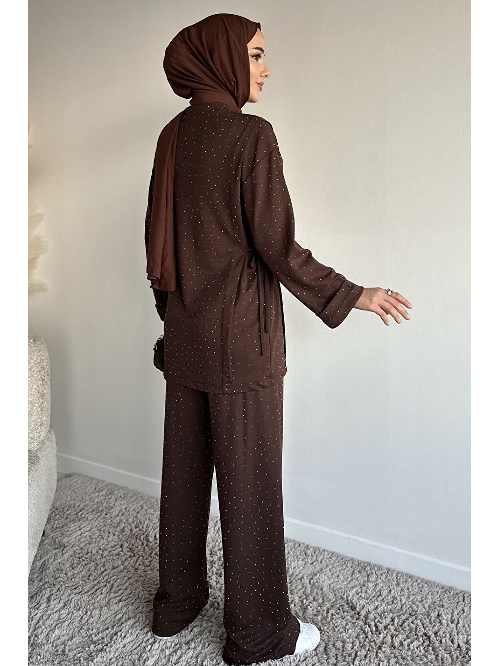 Kahverengi Bisiklet Yaka Yan Bağlamalı Taşlı Tesettür Tunik Bel Lastikli Pantolon İkili Takım-6