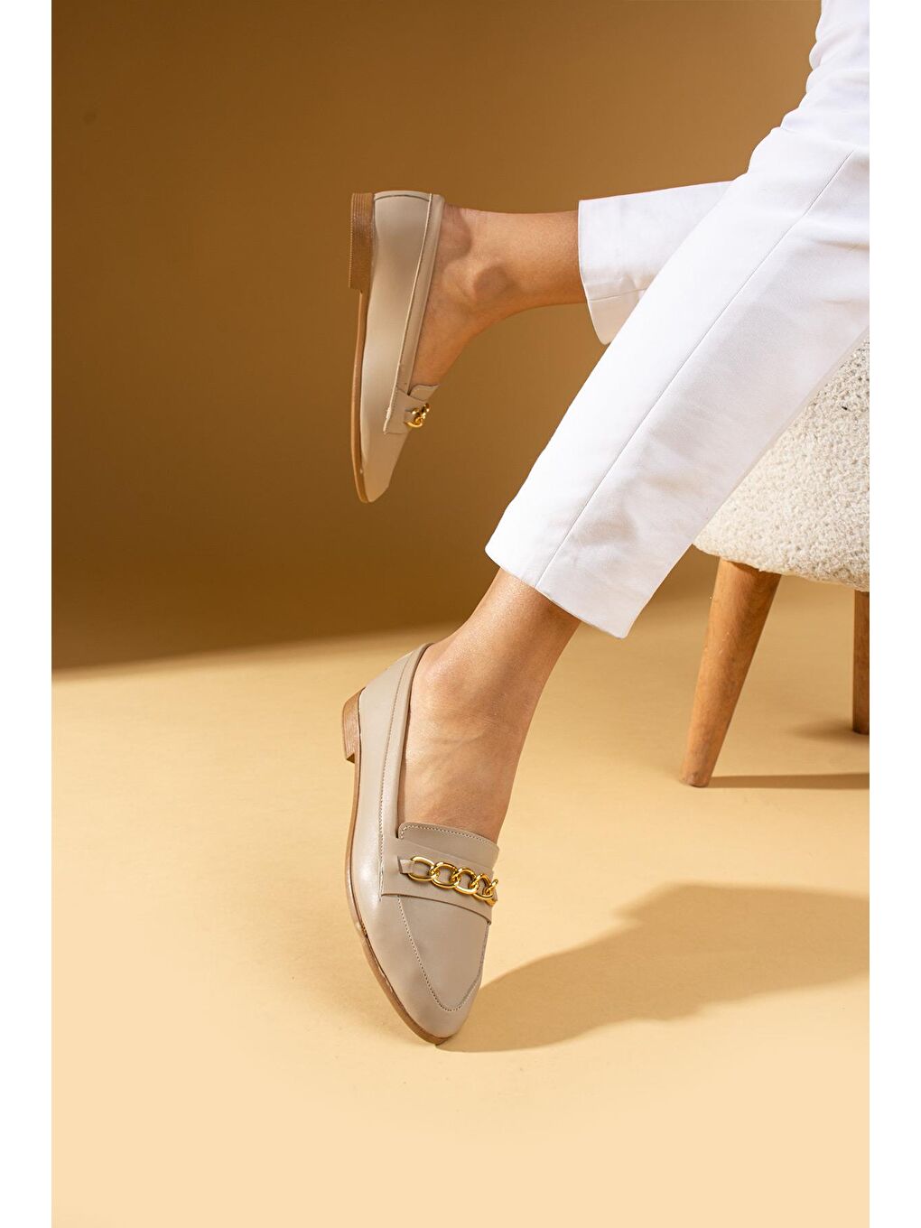 Bej Zincir Tokalı Sivri Burun Kadın Loafer Ayakkabı 73-227-24-2