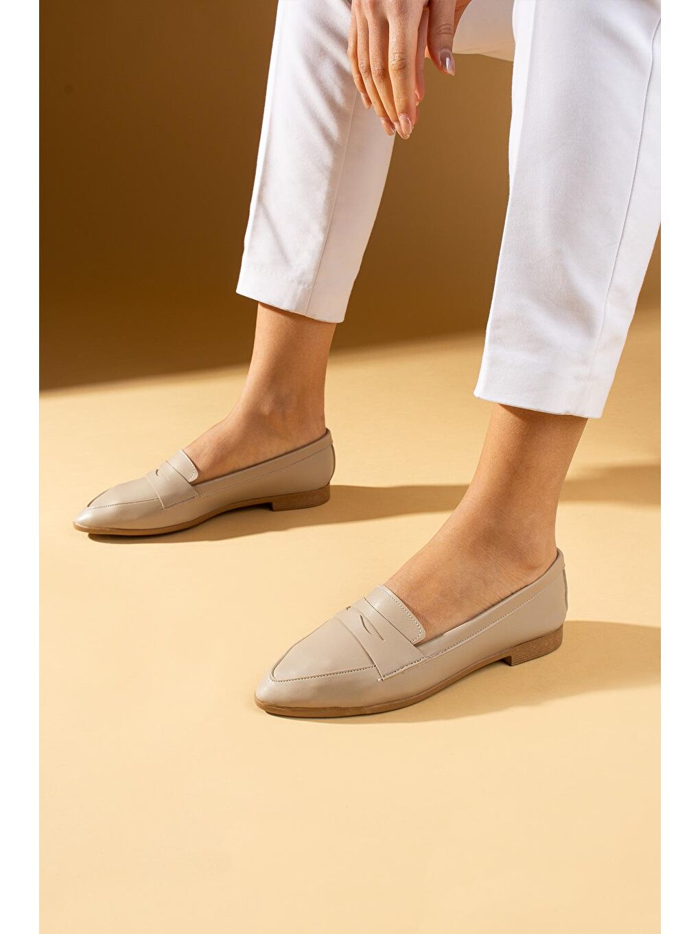 Bej Sivri Burun Comfort Taban Loafer Kadın Ayakkabı 73-277-24