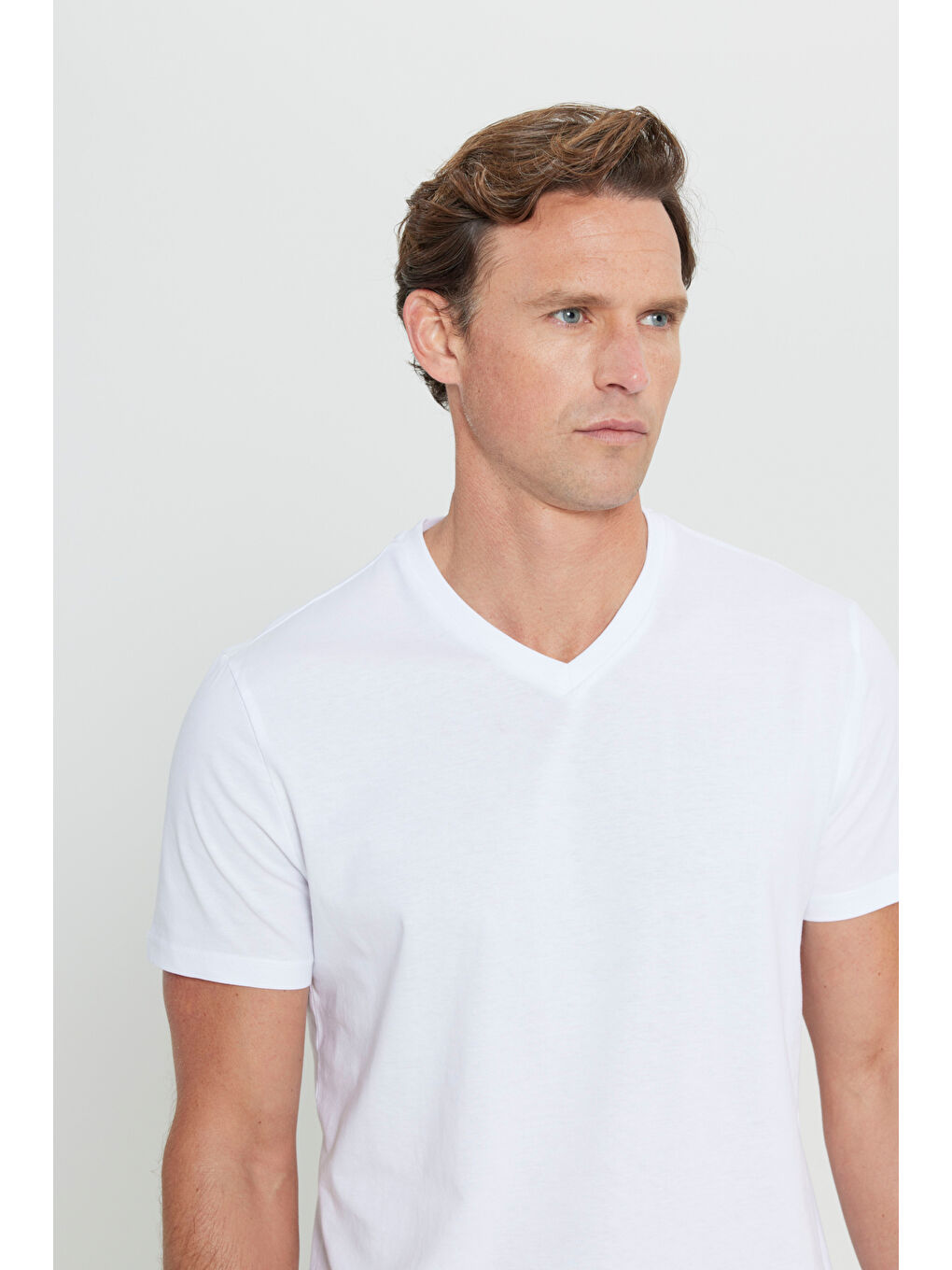 Erkek Beyaz Slim Fit Dar Kesim V Yaka Pamuklu V Yaka Kısa Kollu %100 Pamuk Tişört-6