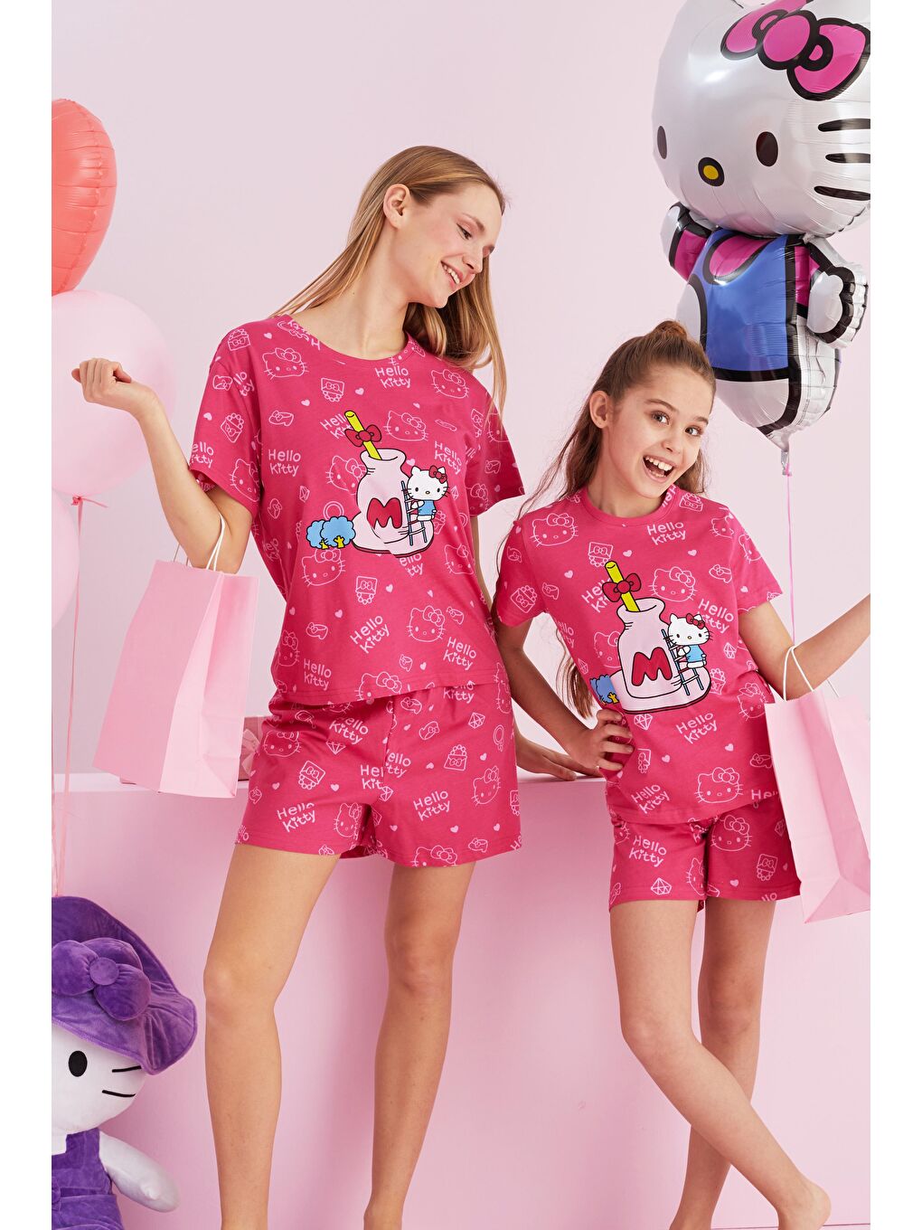 SİYAH İNCİ Pembe Hello Kitty Lisanslı %100 Pamuk Pembe Çok Renkli Bisklet Yaka Şort Pijama Takım